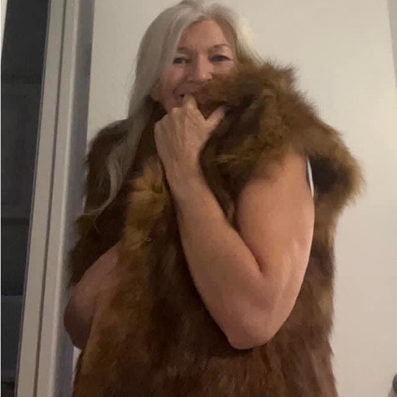 Adrienne Landau Fox Fur Appliqué embellished Vest - Picture 4 of 6